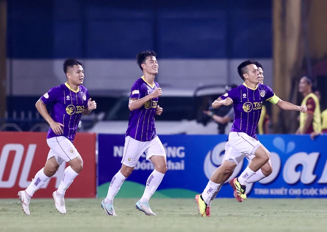 V -League khởi đầu tưng bừng với Văn Quyết, Tiến Linh và cầu thủ Việt kiều - Ảnh 2.